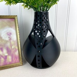 Modern Vase, The Arin Vase, Flower Vase, Dried Flowers